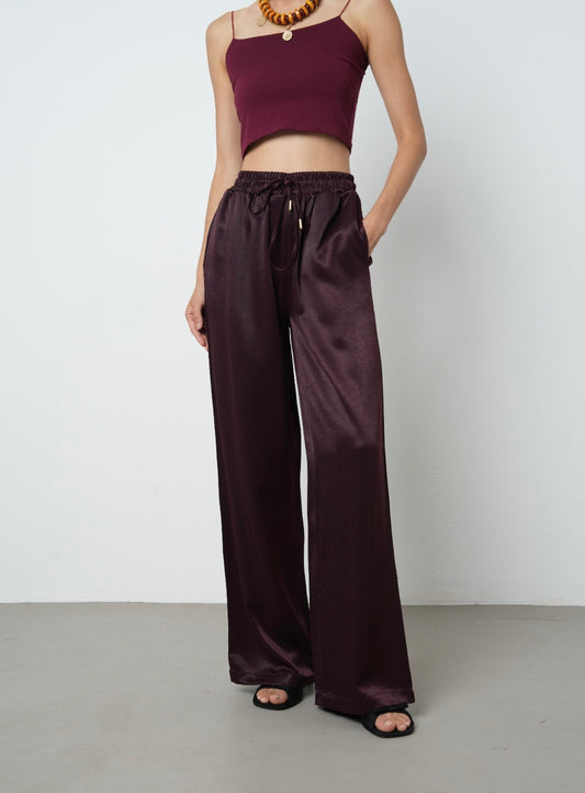 Satin pants in burgundy